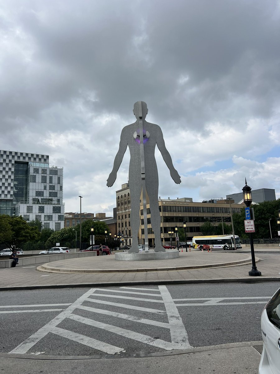 christen_rexing's tweet image. Baltimore, I am in you. You’re welcome!
PSA: Labs should not be allowed to be police dogs. This is one of the potentials ways I will meet my untimely end.