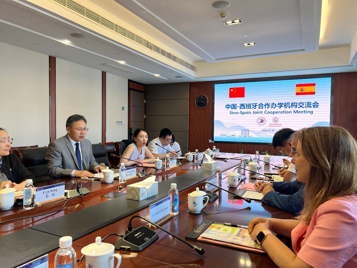 BISITE_USAL's tweet image. ✈️ Un equipo de #Cyberchain, liderado por nuestra compañera Ana Belén Gil, se trasladó a #China para reforzar vínculos con los centros localizados en este país que forman parte del Anillo Ibero-Asiático.
🔗 cyberchain.usal.es/es/noticias/cy…
#ProyectosCiber #NextGenerationEU