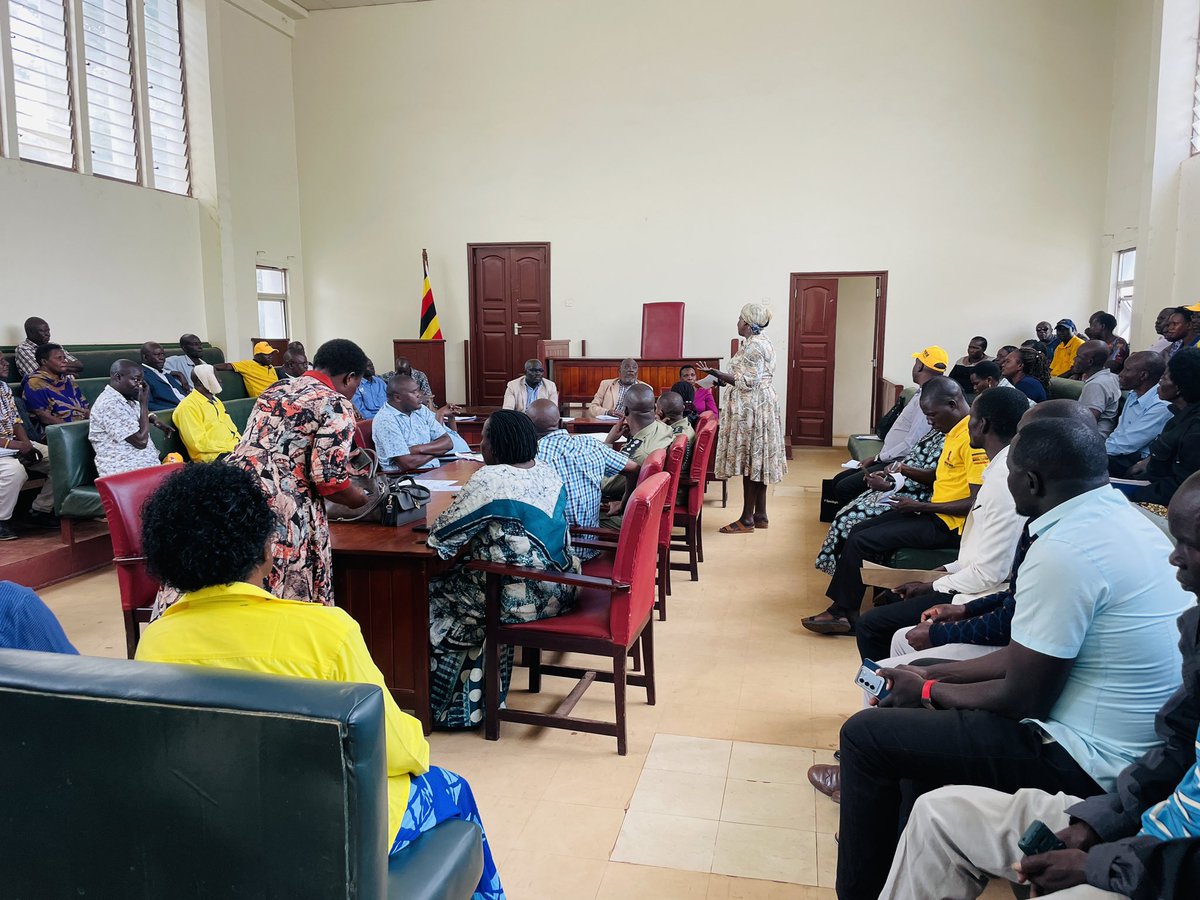 AmulaAlbert's tweet image. Together with members of Tororo district security committee & Regional police Comander Bukedi south East, we held a meeting with candidates for @NRMOnline district & municipal elections.
We urged them to promote peace & implored registrars to remain objective & transparent