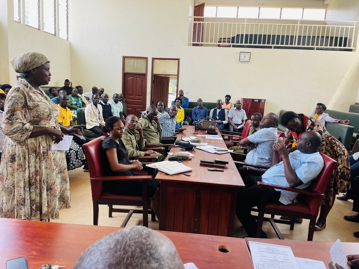 AmulaAlbert's tweet image. Together with members of Tororo district security committee & Regional police Comander Bukedi south East, we held a meeting with candidates for @NRMOnline district & municipal elections.
We urged them to promote peace & implored registrars to remain objective & transparent