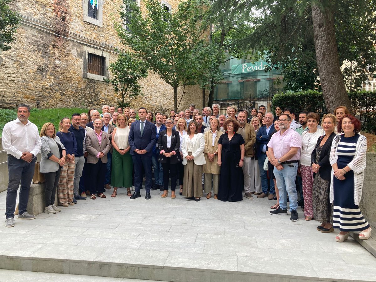 🔴Hoy hemos firmado el Pacto por la Salud mental en Asturies.

El texto, fruto el consenso con las entidades sociales, refleja uno de las medidas recogidas en el acuerdo de gobierno de Convocatoria por Asturies con la FSA.

✊Porque vivir duele y trabajar cansa.