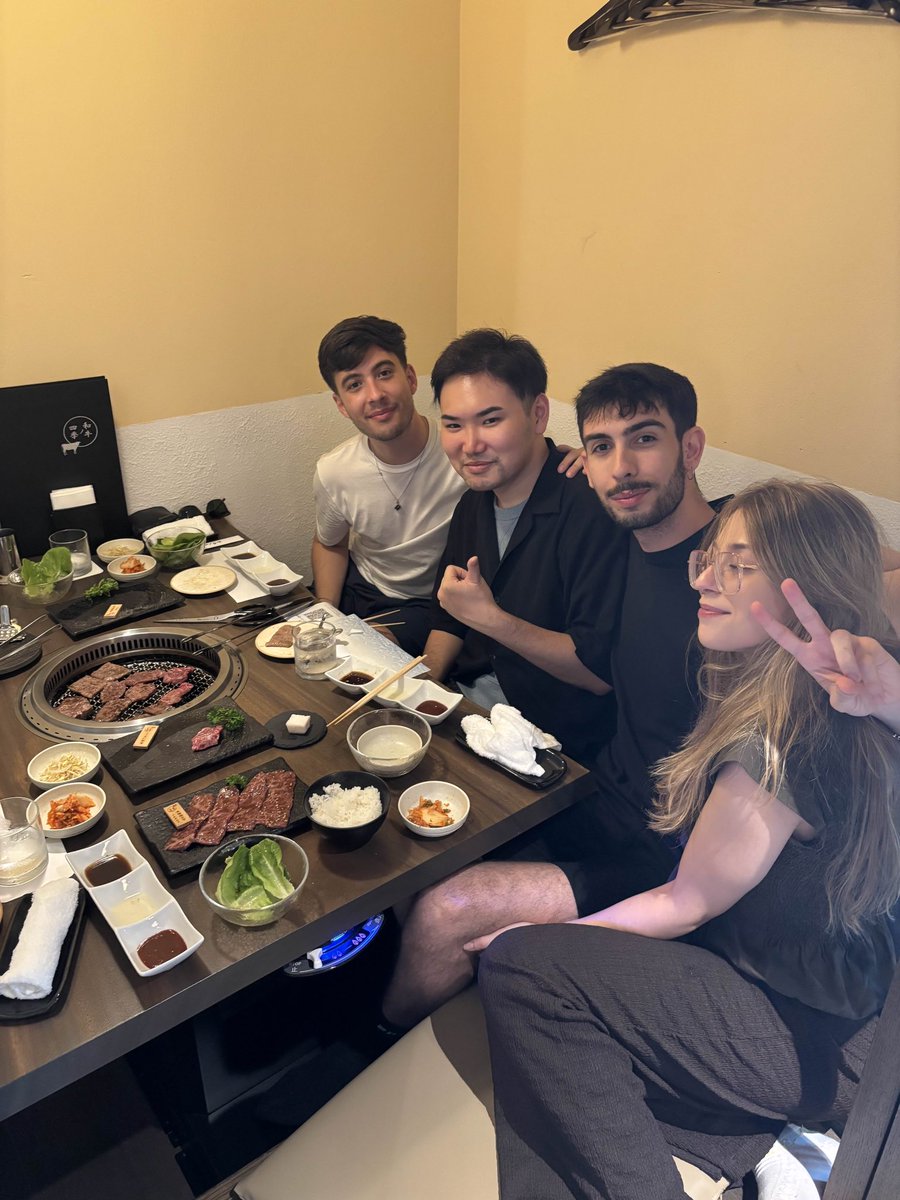 PokeAlex_'s tweet image. Hoy toca despedirnos de Japón.
Ha sido un viaje espectacular, ahora mismo lo único que piensa mi cabeza es en volver lo antes posible.
Pero mañana toca seguir con la preparación del Mundial y subir los últimos videos de la serie de Preparando el Mundial de Pokémon, hemos…