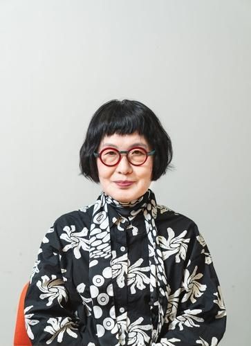 La poetisa Kim Hye-soon ha ganado el Premio Internacional de Literatura de Alemania por su colección 'Autobiography of Death', que se publicó en 2016 y consta de 49 poemas.

Es la primera autora asiática en recibir este premio y también la primera vez que se otorga en poesía