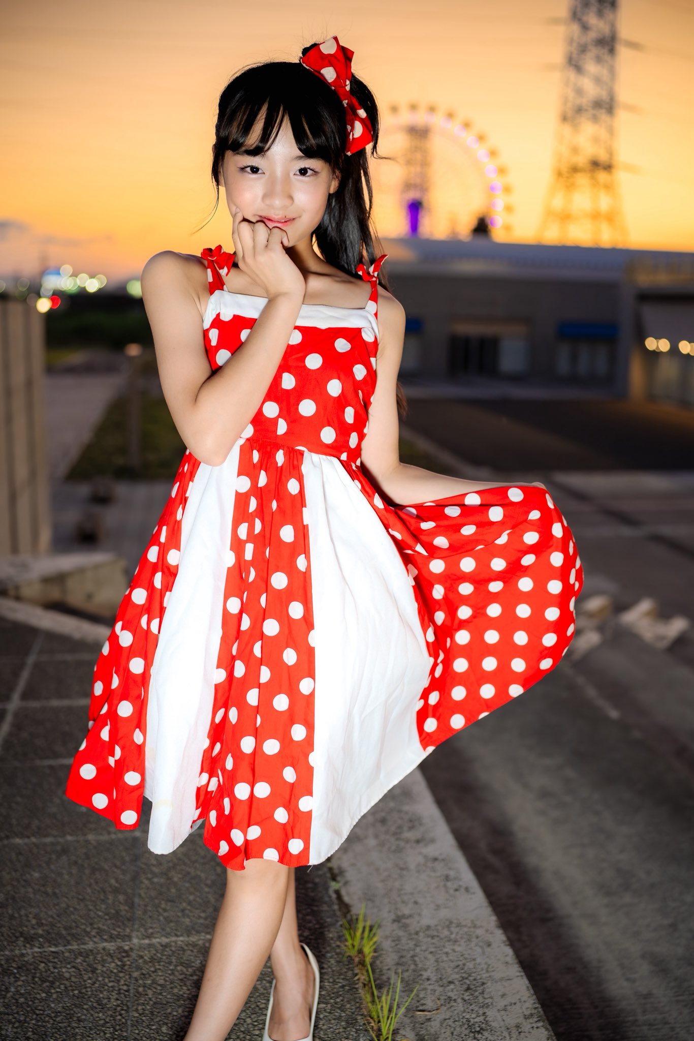 北みいな　EIGHT 写真つき ワンカラー/ジップアップ/キャミ/サイドシアー/谷間見せ/背中