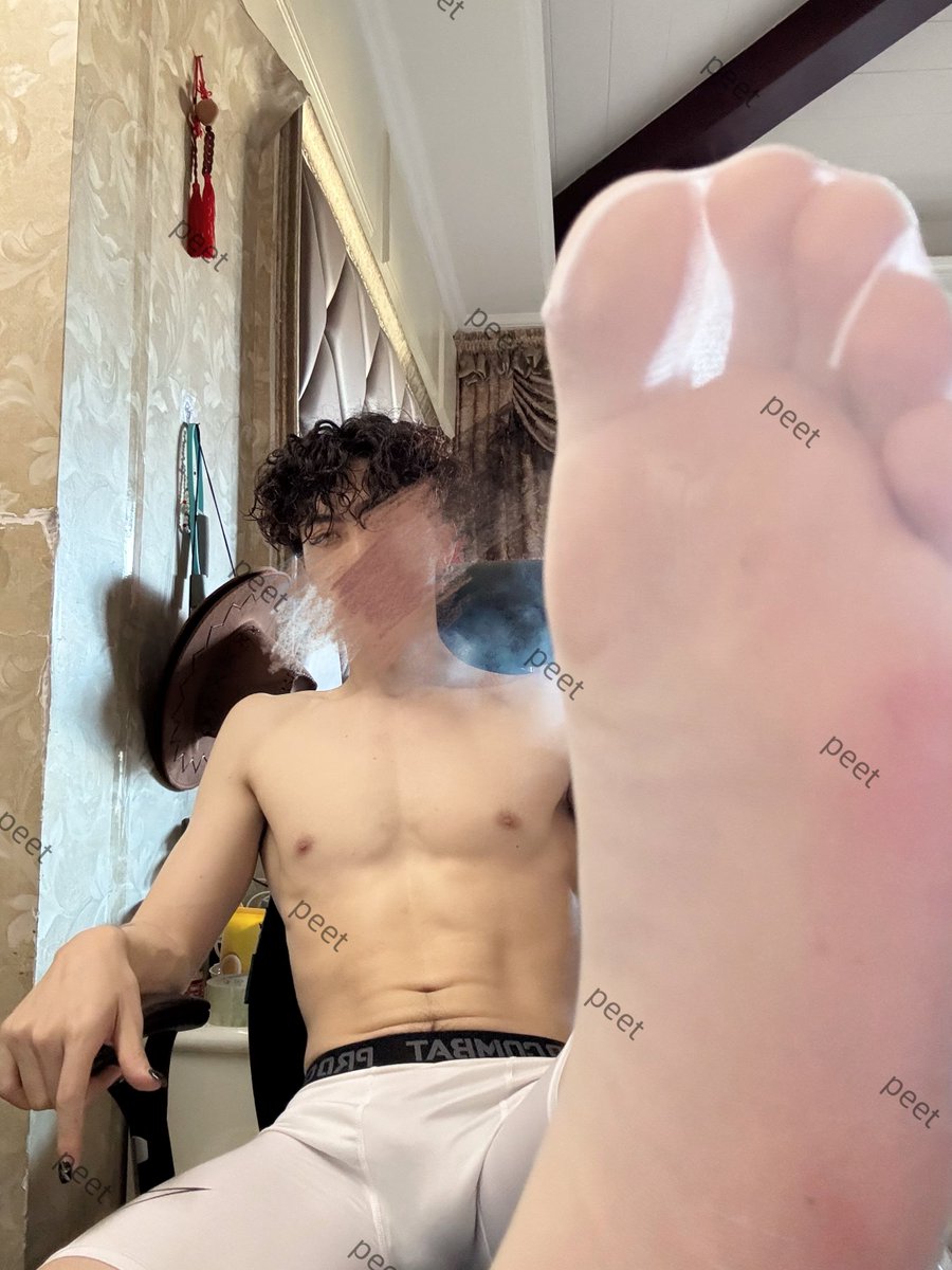 （🦶or🐔）先舔哪个？🤔