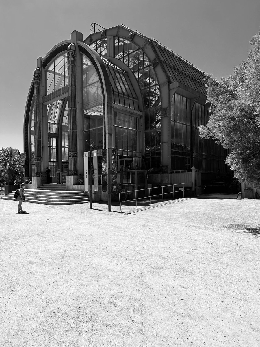 ajlees's tweet image. The Museum of Natural History in the Jardin des Plantes situated just across the road from ‘Charcot’s joint’ and where in 1784 the physician Félix Vicq-d'Azyr physician first identified the substantia nigra.
#Charcotbicentenaire @Manon_Auffret