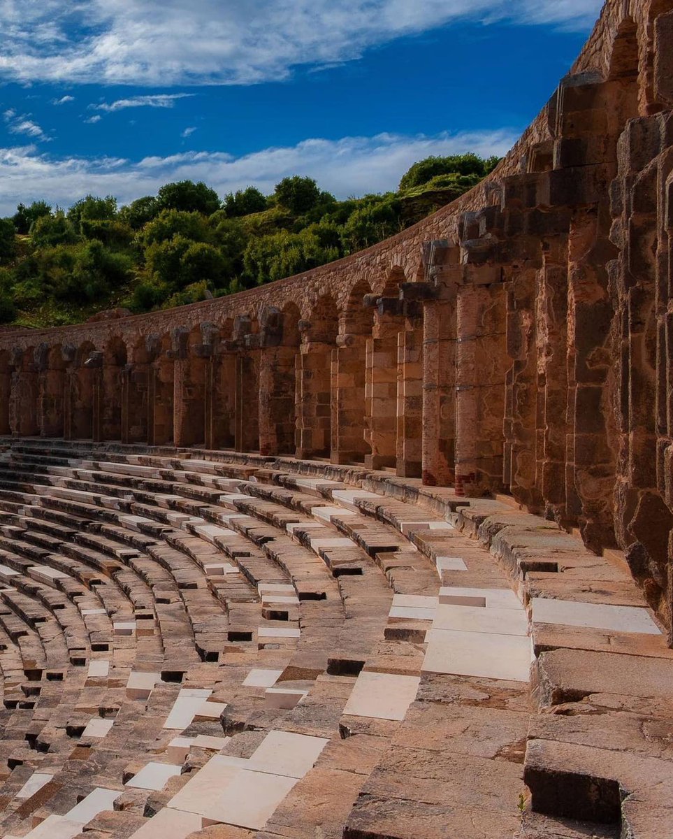 Roma Dönemi tiyatrolarının günümüzdeki en seçkin temsilcilerinden “Aspendos Antik Tiyatrosu” #BirAntikTiyatro