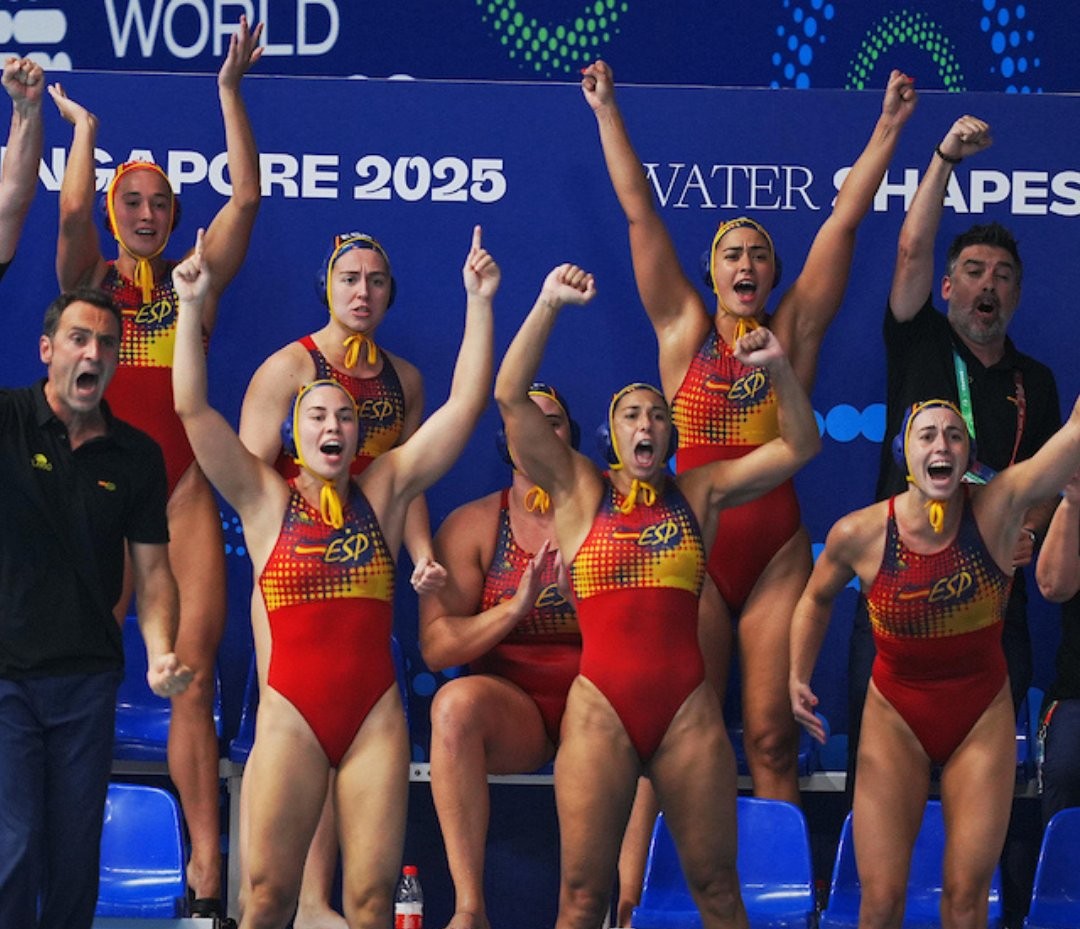 🥉 ¡SÍ, SÍ, SÍ, BRONCE MUNDIAL!

La selección femenina se impuso a Estados Unidos 12-13 en un final frenético. 

🔝 Sexta medalla en los últimos ocho Mundiales. 

👏 ¡𝐁𝐑𝐀-𝐕𝐎, <a href="/RFEN_Oficial/">RFEN</a>!