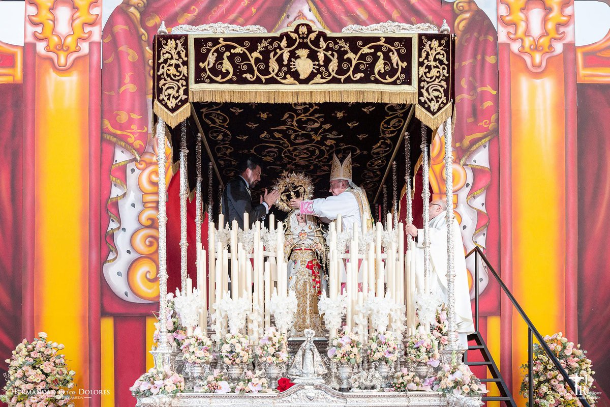 Hoy celebramos el 3º aniversario de la Coronación Canónica de la Virgen de los Dolores de Sanlúcar.
Casi 30 años juntos y una noche mágica que llevaremos siempre con nosotros.
Muy pronto… habrá novedades que nos volverán a unir. 👀🎶

<a href="/Hdadolores/">Hdad. de los Dolores</a> 

#SonesDeMaestroDueñas