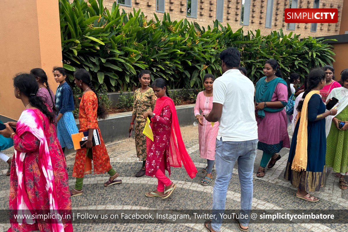 simplicitycbe's tweet image. #Photostory

#ஓரணியில்_தமிழ்நாடு மக்கள்இயக்க விளக்கப்பிரச்சாரம்: தமிழ்நாடு வேளாண்மை பல்கலை முன்பாக திமுக மாணவர் அணியினர் துண்டறிக்கை வழங்கி விழிப்புணர்வு ஏற்படுத்தினர் #TNAU #DMKStudentsWing #CoimbatoreCampaign #OneTamilNaduMovement