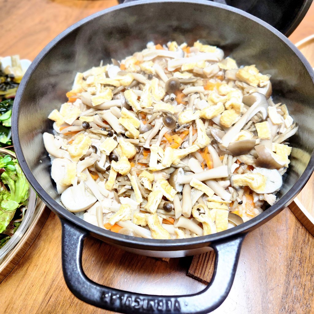 WorryForDinner's tweet image. 五目炊き込みご飯
鮭の塩焼き
みんな、炊き込みご飯おかわり😋
でも長男は晩ごはんをドタキャン😅
#晩ごはん #バーミキュラ