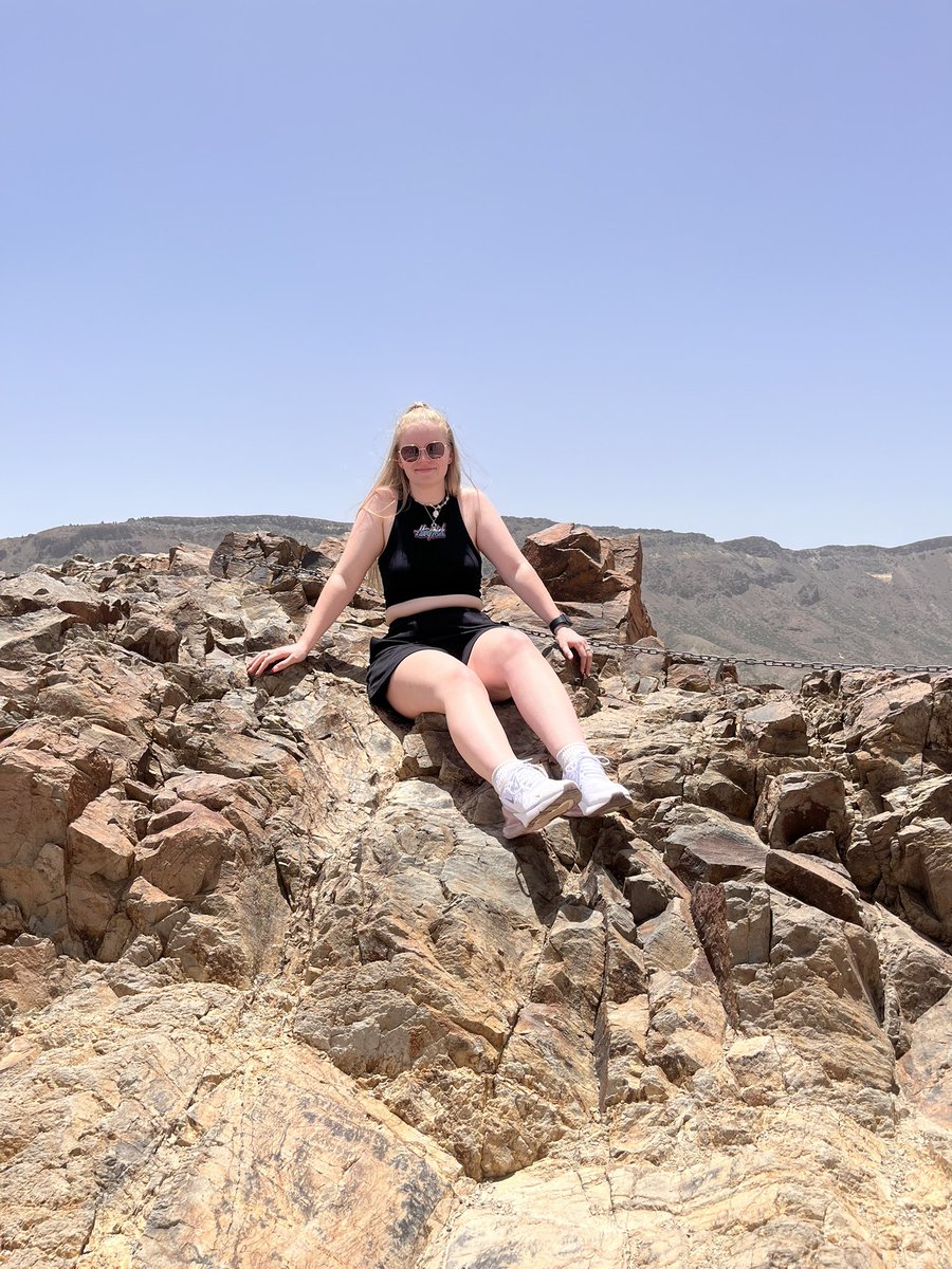 lexi_rxse92's tweet image. What view do you like better? 😍 #perfectview #TheView #hoodrich #tenerife