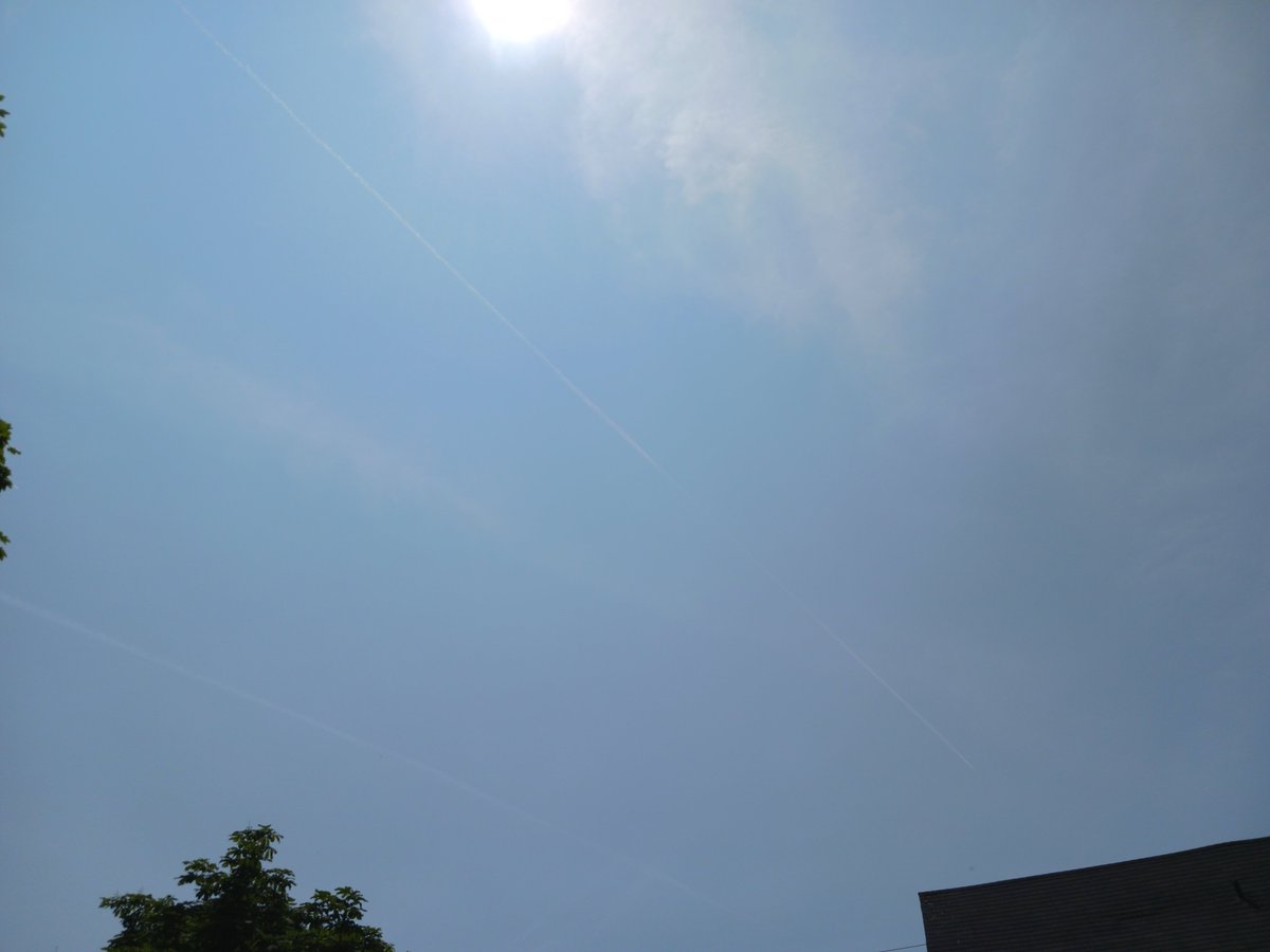 ImagesCoast's tweet image. "It looks like the Neanderthals are winning the world war. Even before it clears they are pumping the chemicals."
Nova Scotia, Canada July 13th 2025 #pumpingchemicals #GeoEngineering