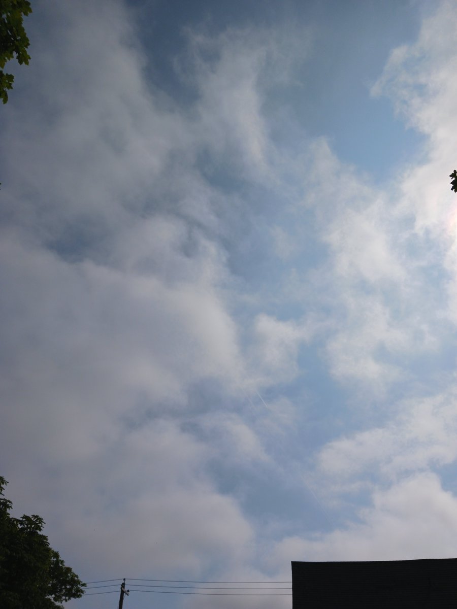 ImagesCoast's tweet image. "It looks like the Neanderthals are winning the world war. Even before it clears they are pumping the chemicals."
Nova Scotia, Canada July 13th 2025 #pumpingchemicals #GeoEngineering