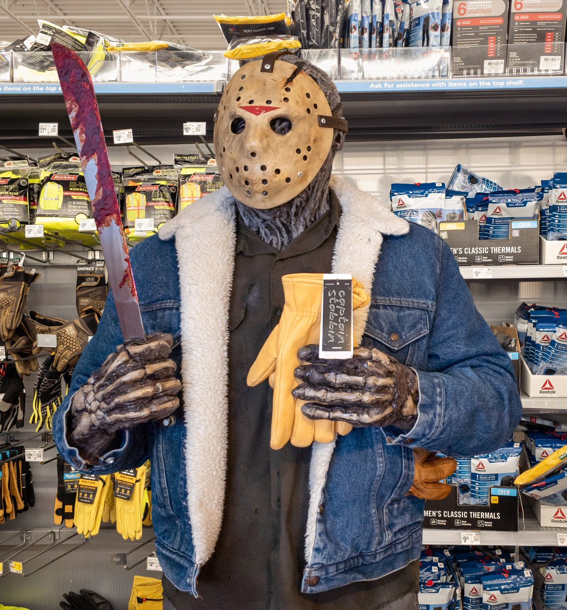 StabbinX's tweet image. I loved Tommy&apos;s gloves so much I decided to find me a backup pair, found this beautiful jacket just like his too. 

Also, it gets pretty cold out there without any skin 🥶