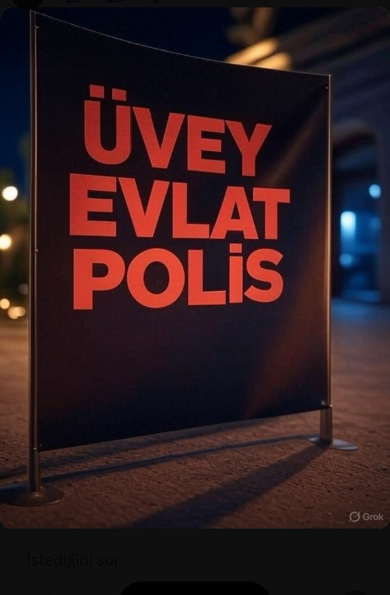 #PolisHaberBekliyor 🇹🇷
Gurur duymamız gereken bu meslek son dönemlerde hiç olmadığı kadar ayaklar altında. Her anlamda hemde maddi ve manevi. Polis'e saygı duyan yok, sesini duyan yok, önemseyen hakkını arayan daha doğrusu hakkını verebilecek olup bu uğurda bir çaba gösteren yok.