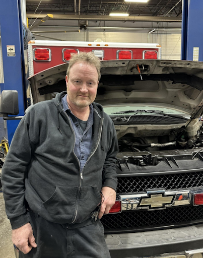 RoanokeStarNews's tweet image. Roger Davis may have been born to turn a wrench. After rebuilding a car engine with his father as a child, Davis spent nearly four decades improving his craft—and he’s not done learning yet. Davis was recently honored w... f.mtr.cool/srbovazvri