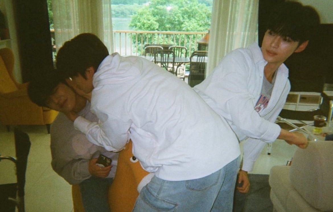 ZEROBASEONE HAN YUJIN あっち向いてホイ負けver