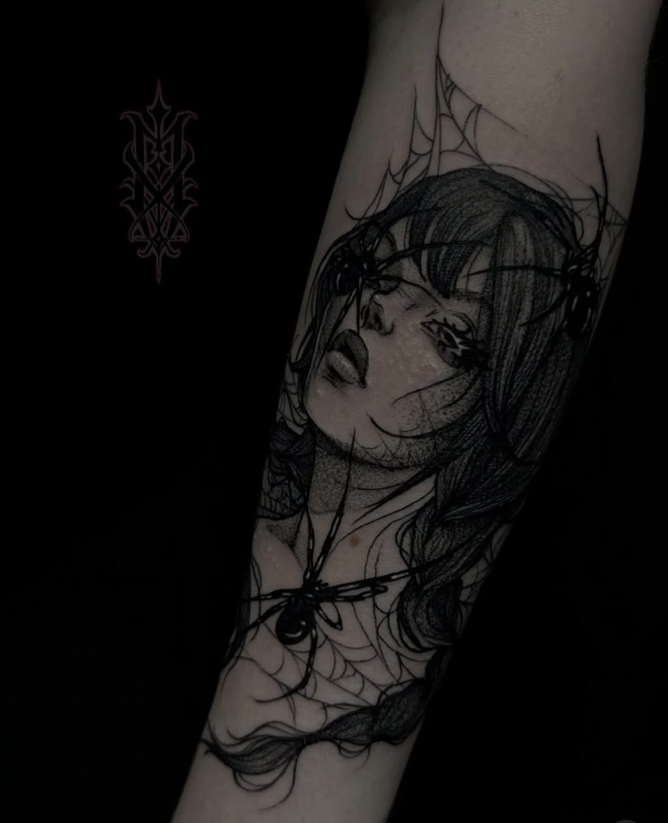 BR0KENMACHINEE's tweet image. artist posted my tat from a month ago so hereโs my excuse to show her off again