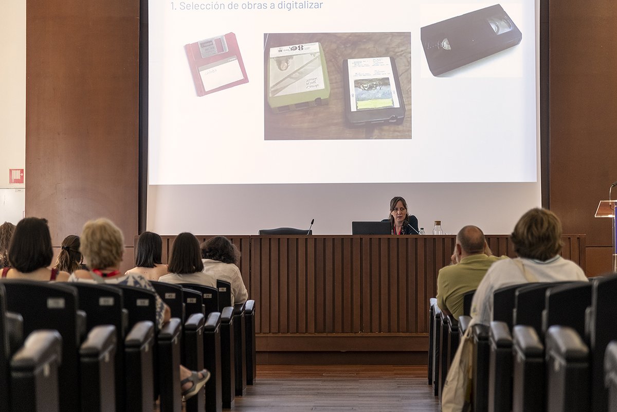 CursosVeranoUCM's tweet image. “La Biblioteca Nacional no es solo lo que está en sus edificios: también es digital y proyecta cultura”, afirma Javier Ortega, director cultural de la @BNE_biblioteca, en el #CursoVeranoUCM “Historia, gestión y proyección cultural de la BNE”.
Durante la jornada se abordaron…