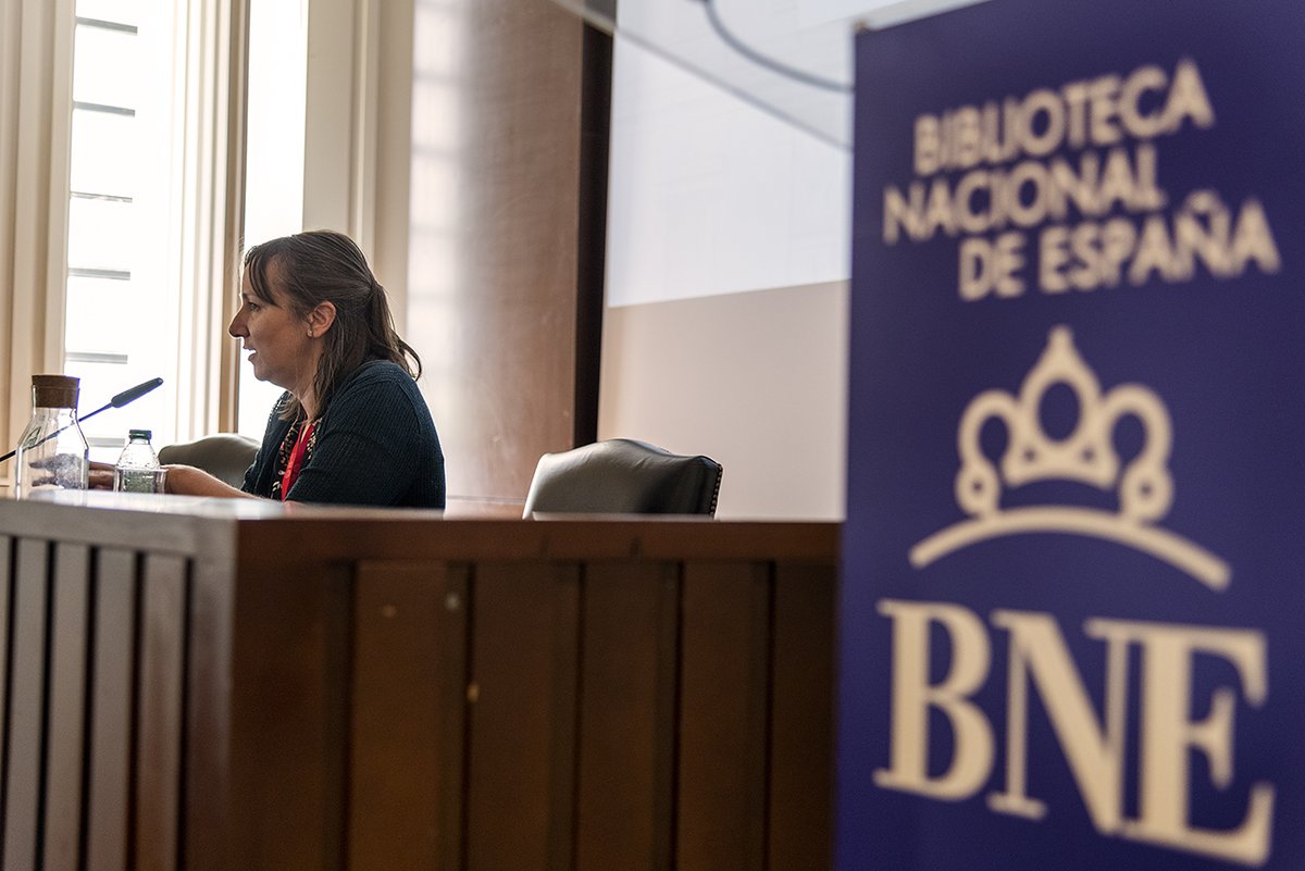 CursosVeranoUCM's tweet image. “La Biblioteca Nacional no es solo lo que está en sus edificios: también es digital y proyecta cultura”, afirma Javier Ortega, director cultural de la @BNE_biblioteca, en el #CursoVeranoUCM “Historia, gestión y proyección cultural de la BNE”.
Durante la jornada se abordaron…