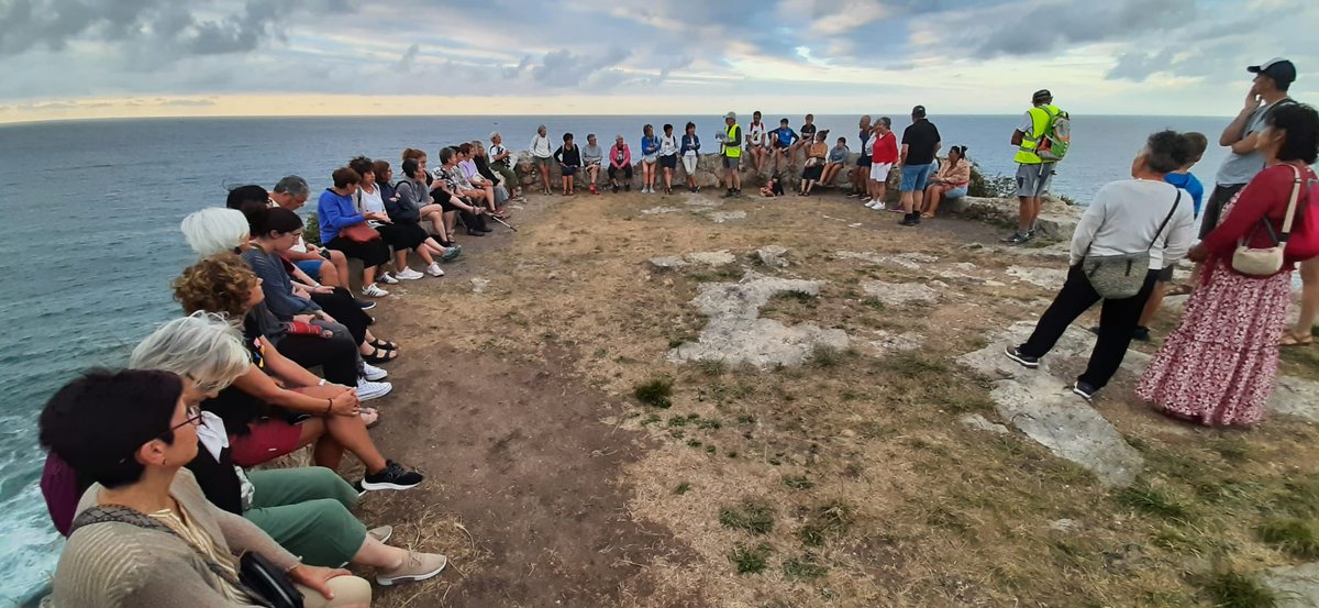 🏝 Garraitz irlan arratsalde paregabea!
Uztailaren 21ean, #LekeitioLagunkoia eta Denboraren Bankuak bisita gidatua antolatu zuten, Atabakako Guillermo Ruiz de Erentxun gidari. #Historia, #natura eta ilunabar ahaztezina uztartu ziren.
#EusLagunkoiaBerria25
euskadilagunkoia.euskadi.eus/albistea/2025/…