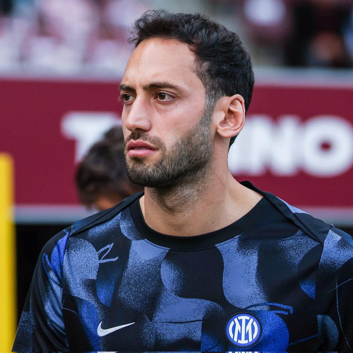 TekYolFener's tweet image. Hakan Çalhanoğlu: "Geri dönmekten mutluyum, Inter'i özlemiştim. Artık hazırım.
Transfer söylentileri her yaz olur, bu yıl biraz daha fazlaydı. Ben hiçbir şey söylemedim, burada konuşmak için dönmeyi bekledim. Mutluyum, Inter'in oyuncusuyum ve hep burada devam etmek istediğimi…