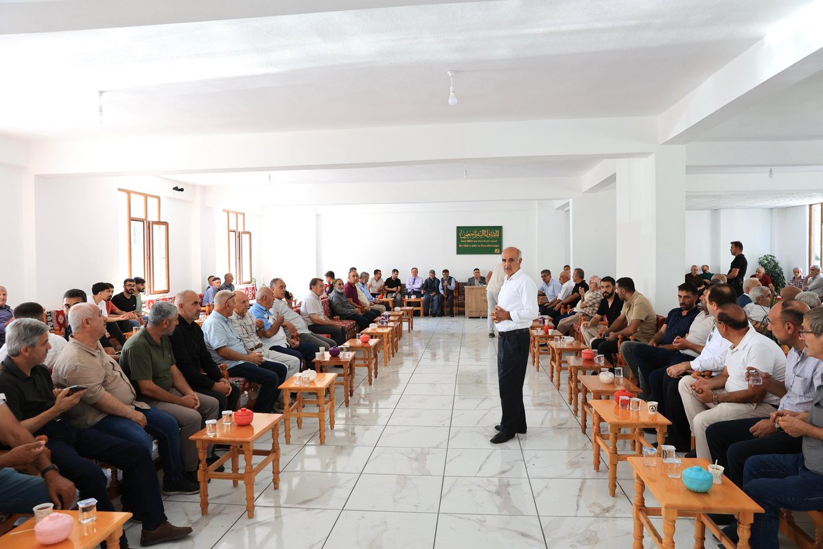 📍Hz. Ali Camii Taziye Evi

Valimiz Dr. Ahmet Hamdi Usta, Valiliğimiz Bilgi İşlem Şube Müdürü Caner Alas’ın vefat eden kıymetli annesi merhume Türkan Alas için taziye ziyaretinde bulundu.

Merhume için dua eden Vali Usta, yakınlarına baş sağlığı ve sabır dileklerini iletti.