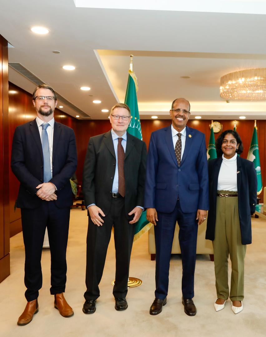 UK_AfricanUnion's tweet image. 🇬🇧 UK Perm Rep @DarrenWelchFCDO and 🇬🇧 Deputy Perm Rep @AdamDrury were honoured to meet H.E #AUC Chairperson @ymahmoudali to discuss peace and security issues across the continent 🌍
Together in partnership, we will work for a more integrated, prosperous and peaceful Africa 🕊️