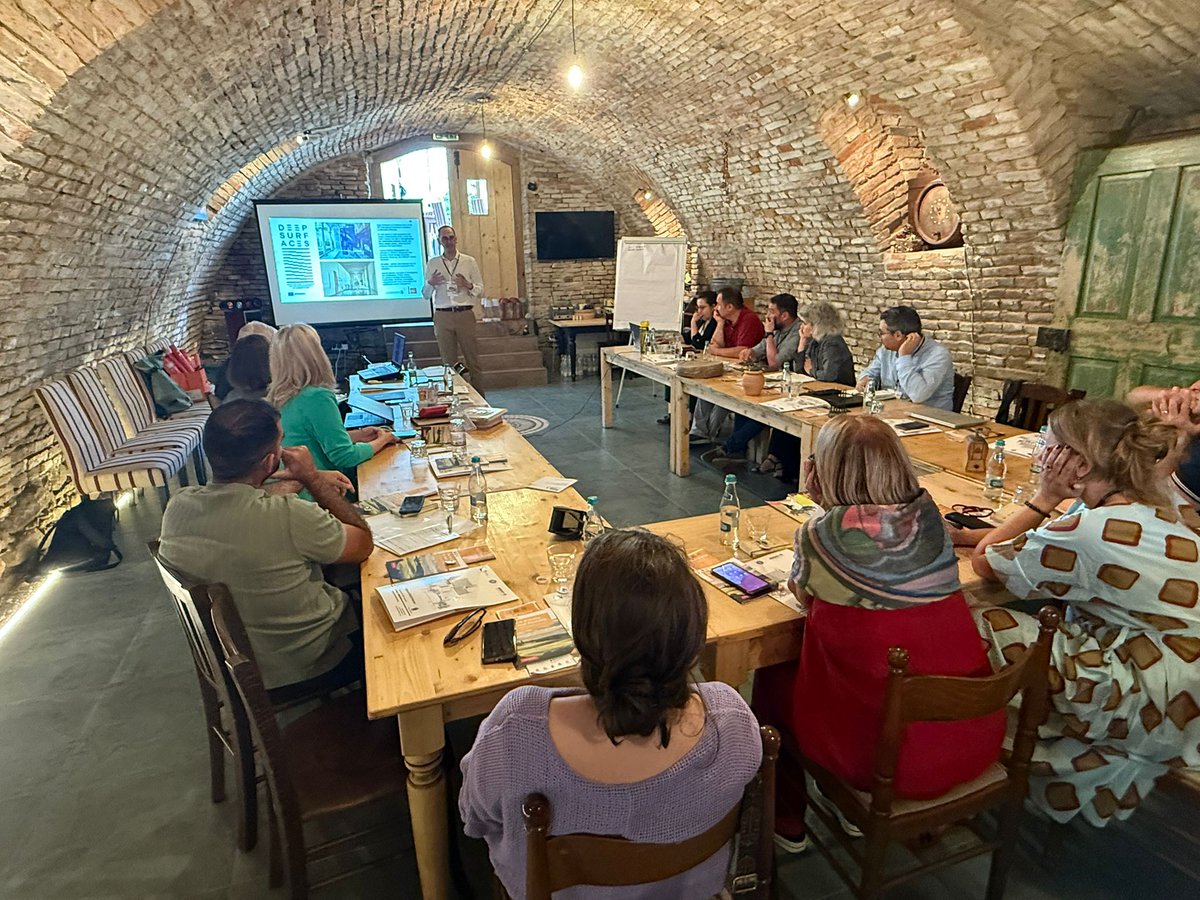 UNESCOVenice's tweet image. 🏞️Enhancing #heritage interpretation & championing sustainable tourism at #WorldHeritage sites
In Biertan🇷🇴 @UNESCO co-facilitated a workshop on visitor centres & heritage interpretation in UNESCO designated sites, presenting highlights from its “Deep Surfaces” exhibition.🏛️