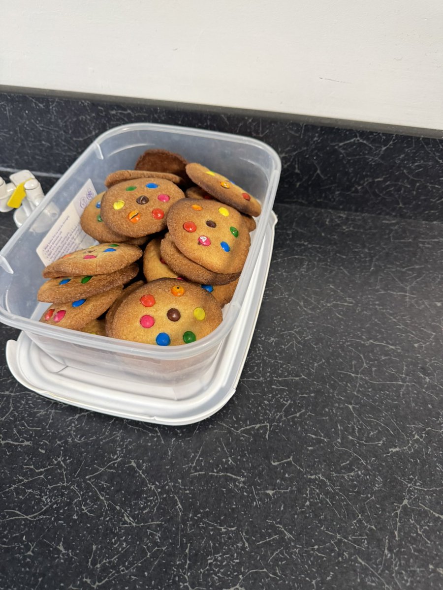 MrMoss01's tweet photo. Our annual form time fuddle and cakes made by the students themselves. #BestForm @SwanwickHall https://t.co/4BgpFT3q4c