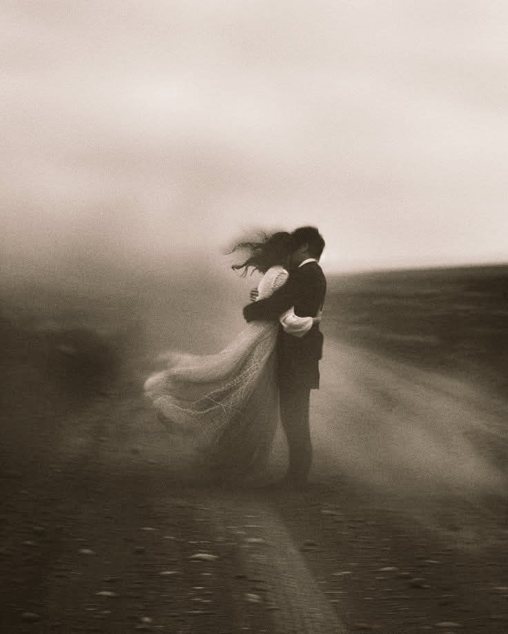 "Con el tiempo te das cuenta 
de que en realidad lo mejor no 
era el futuro, sino el momento 
que estabas viviendo justo 
en ese instante".

       - Jorge Luis Borges