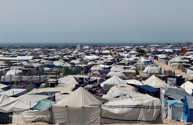 LeftHorizons's tweet image. LETTER FROM GAZA. We publish here a letter forwarded to us from Gaza: “walking with broken hearts”. Evacuation orders were issued southwest of Deir al-Balah. People are displacing on foot, carrying their belongings, children...
left-horizons.com/2025/07/23/let…
