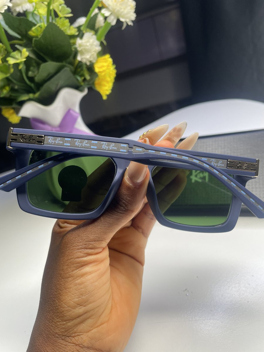 Dee_Bebegirl's tweet image. chic sunnies for stylish gents 😍🔥
🏷️N15,000
with branded casing