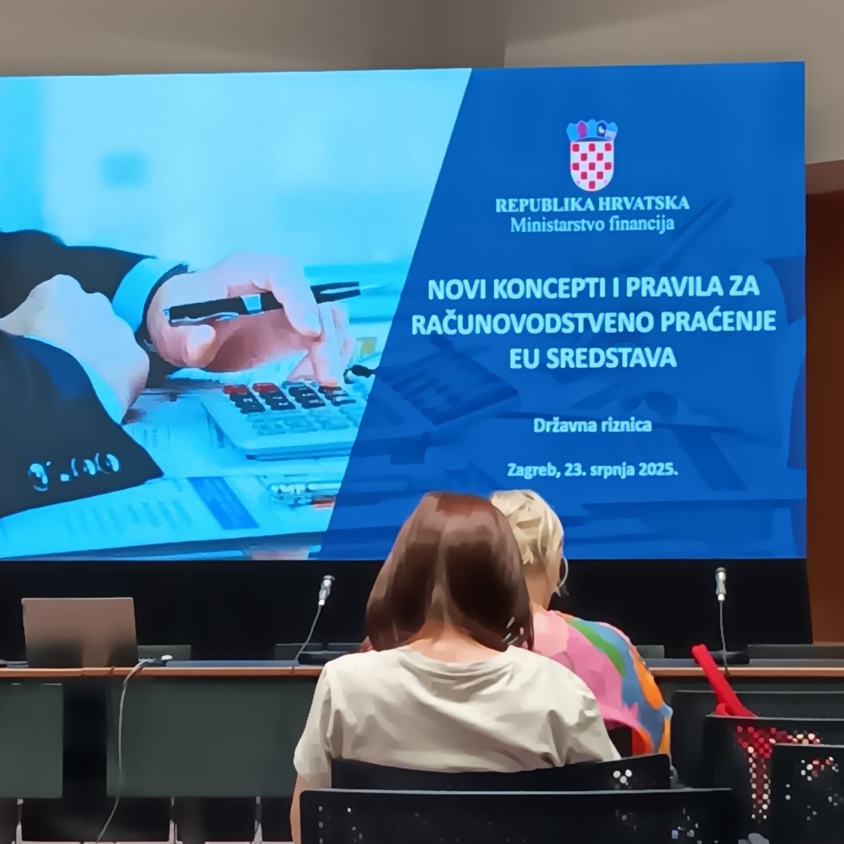 Plavomore5's tweet image. Tako je to u financijama, muškardine možeš izbrojati na prste dvi ruke 😉😅