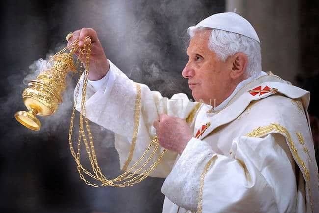 Sanothomas's tweet image. *In this double outpouring of blood and water, the Fathers saw an image of the two fundamental sacraments— Eucharist and Baptism-which spring forth from the Lord's pierced side, from his heart. This is the new outpouring that creates the Church and renews mankind. Moreover, the…
