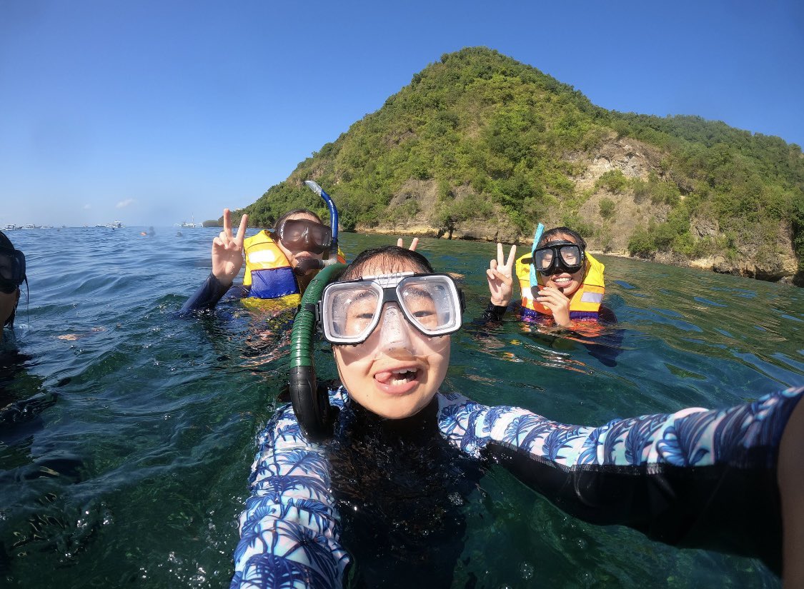 NTUsg's tweet image. From fearing the sea to shaping sustainability: As a champion for environmental change, it is hard to believe that @NTU_ASE graduate Lynn Ong was once terrified of the ocean. Coaxed by the steady hand of her swimming coach dad, however, she finally took the plunge.
Thence began…