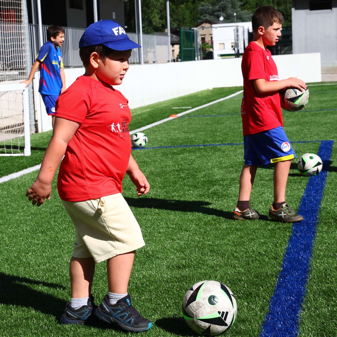 ❤️ CAMPUS TOTS MARQUEM ⚽
🥰 Estem molt contents de tornar a trobar-nos en aquest Campus organitzat juntament amb la <a href="/creuroja/">Creu Roja Andorrana</a> 🇦🇩