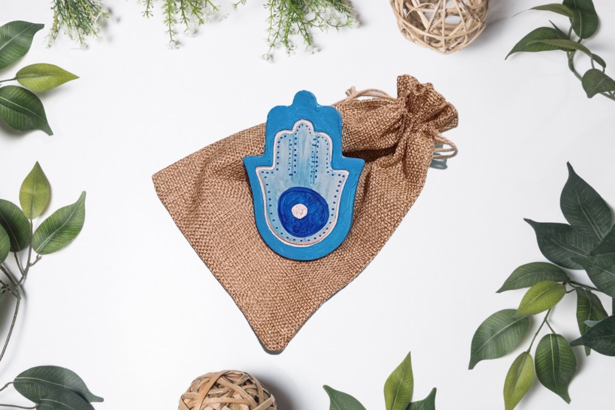 Cj_artworld's tweet photo. Super cute fridge magnets available in my etsy shop
Links in my bio

#smallgifts #gifts #presents #handmade #airdryclay #cutegifts #hamsa #evileye #art #quirkygifts https://t.co/dkwtw0ylDN
