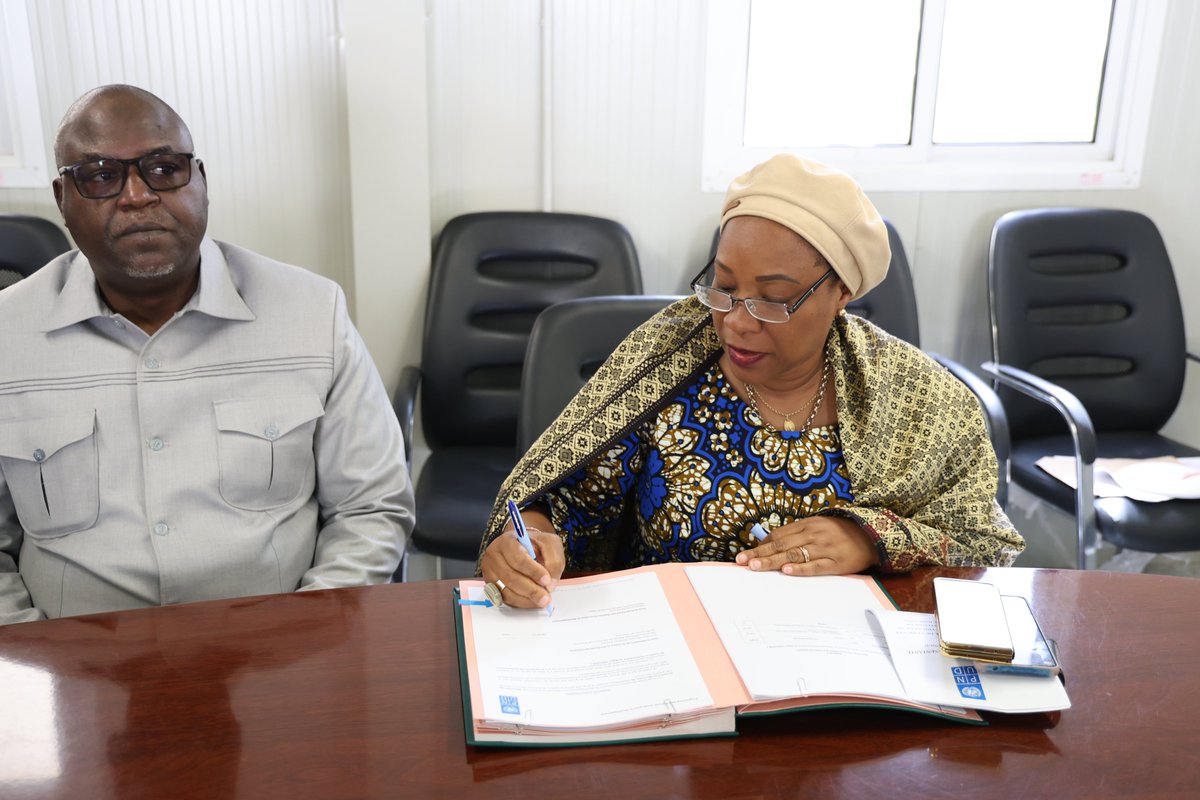 PNUD Niger (@pnudniger) on Twitter photo Après la construction & l'équipement du complexe agricole & la boulangerie du centre pénitentiaire de production de Daikaina, le <a href="/PnudNiger/">PNUD Niger</a> & ses partenaires <a href="/NLinNiger/">Ambassade des Pays-Bas au Niger</a> offrent 1 camion frigorifique, 1 tricycle pour acheminer la production agricole et avicole vers les marchés. Après la construction & l'équipement du complexe agricole & la boulangerie du centre pénitentiaire de production de Daikaina, le <a href="/PnudNiger/">PNUD Niger</a> & ses partenaires <a href="/NLinNiger/">Ambassade des Pays-Bas au Niger</a> offrent 1 camion frigorifique, 1 tricycle pour acheminer la production agricole et avicole vers les marchés.
