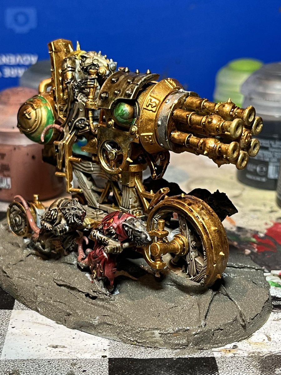 dvdpeters's tweet image. Given their vast population and penchant for internecine warfare, Skaven appreciate the benefits of culling massed infantry. The Ratling Warpblasters were developed for expressly this purpose. The device is powered by a ludicrously overcharged warpstone accelerator battery.