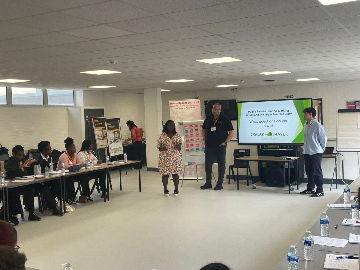 abenaopp's tweet image. Great to have Steve from Oscar Mayer as my first guest!
We had the pleasure of hearing him discuss the world of public relations and his background in the food industry!
Follow #AbenaSummerSchool for updates all week.