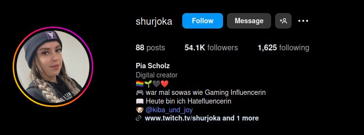 SashenQQa's tweet image. Sehr löblich, dass @Shurjoka ihre Profilbeschreibung bei Instagram direkt abgeändert hat, nachdem sie gegen @TobiasHuch vor Gericht verloren – ich meine gewonnen(!) – hat.