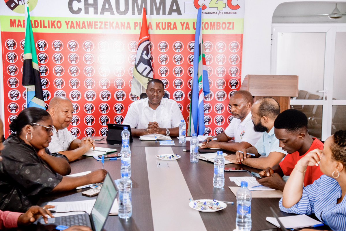 ChaummaT's tweet image. Leo Julai 23,2025 Katibu Mkuu wa CHAUMMA Mh.Salum Mwalim akiongoza kikao cha Sekretarieti kilichofanyika Ofisi za Makao Makuu ya chama hicho Kinondoni Dar es salaam.