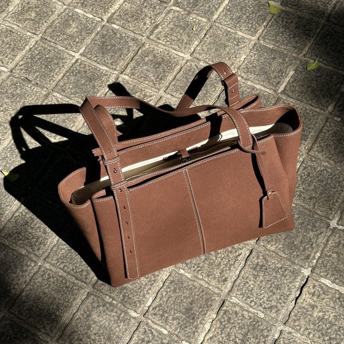 tamjaichunbkk's tweet image. นี้เลยค่ะกระเป๋าแบกบ้านแบรนด์ไทยที่จริงใจ ใช้ดี ใส่ ipad laptop ได้ ไม่ใหญ่เทอะทะ คุณภาพดี เริ่มต้นหลักร้อย 🐶🥇💼