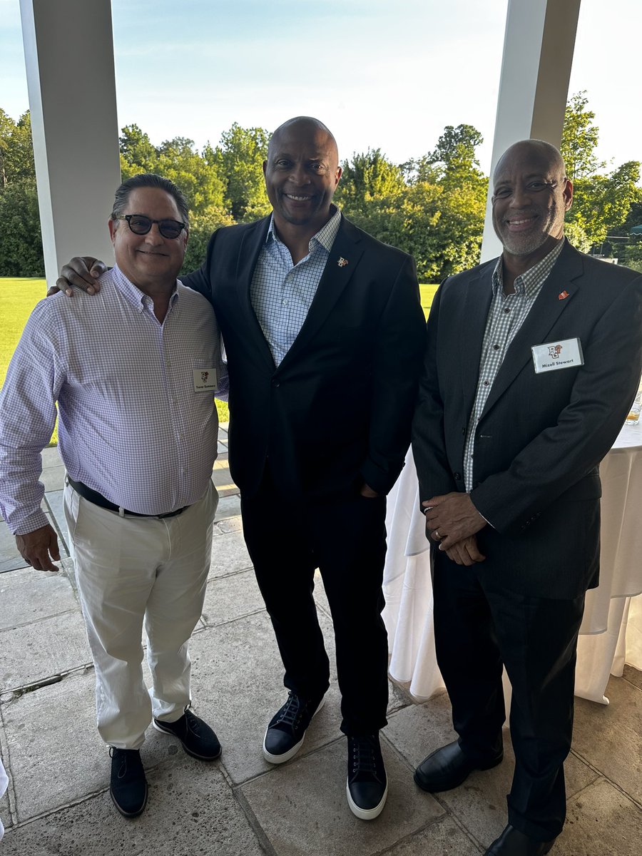 vandermerwe63's tweet image. Faithful Falcons from the Cleveland area came together last night to support @EddieGeorge2727 and @BG_Football. Thank you to all the alum and supporters around the country who have generously supported the unprecedented fundraising success of @BGSU_Athletics this year! @bgsu