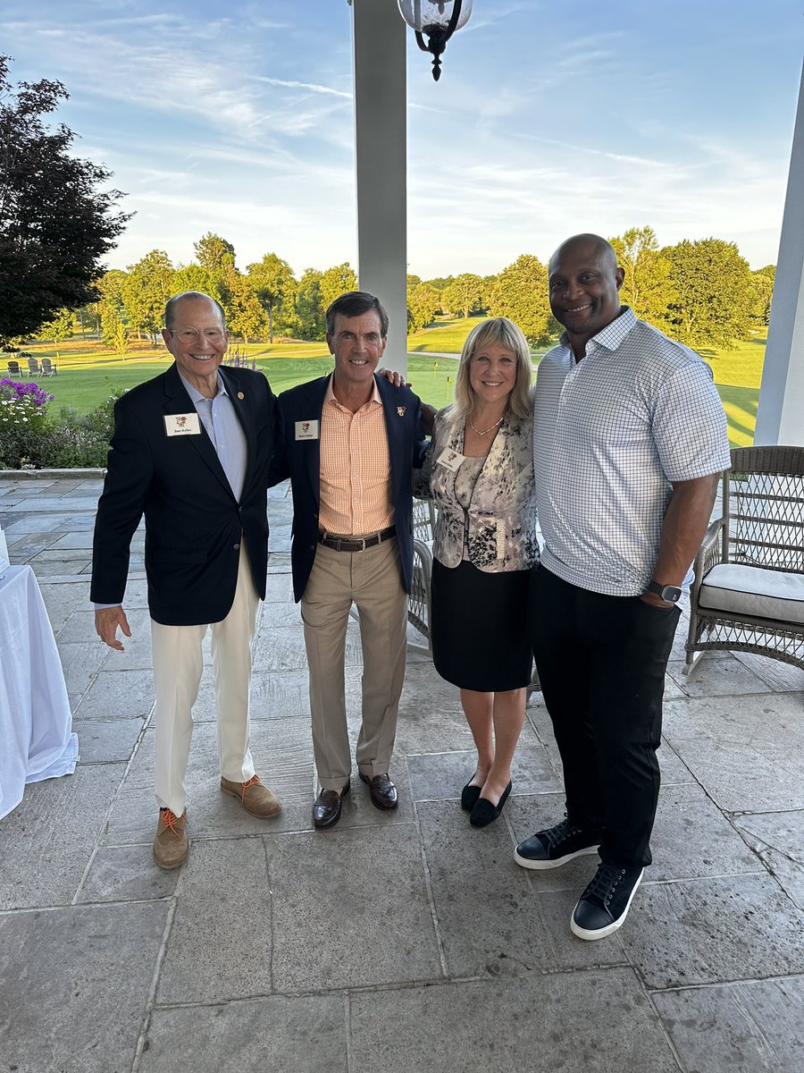 vandermerwe63's tweet image. Faithful Falcons from the Cleveland area came together last night to support @EddieGeorge2727 and @BG_Football. Thank you to all the alum and supporters around the country who have generously supported the unprecedented fundraising success of @BGSU_Athletics this year! @bgsu