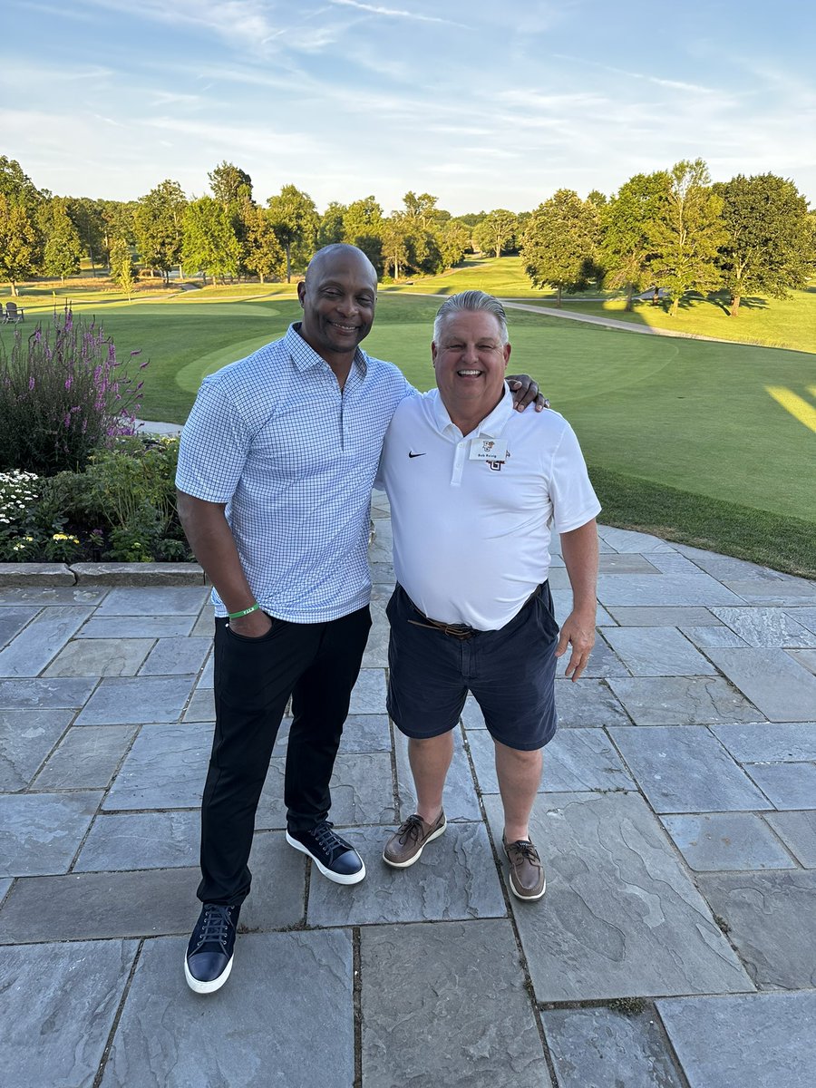 vandermerwe63's tweet image. Faithful Falcons from the Cleveland area came together last night to support @EddieGeorge2727 and @BG_Football. Thank you to all the alum and supporters around the country who have generously supported the unprecedented fundraising success of @BGSU_Athletics this year! @bgsu