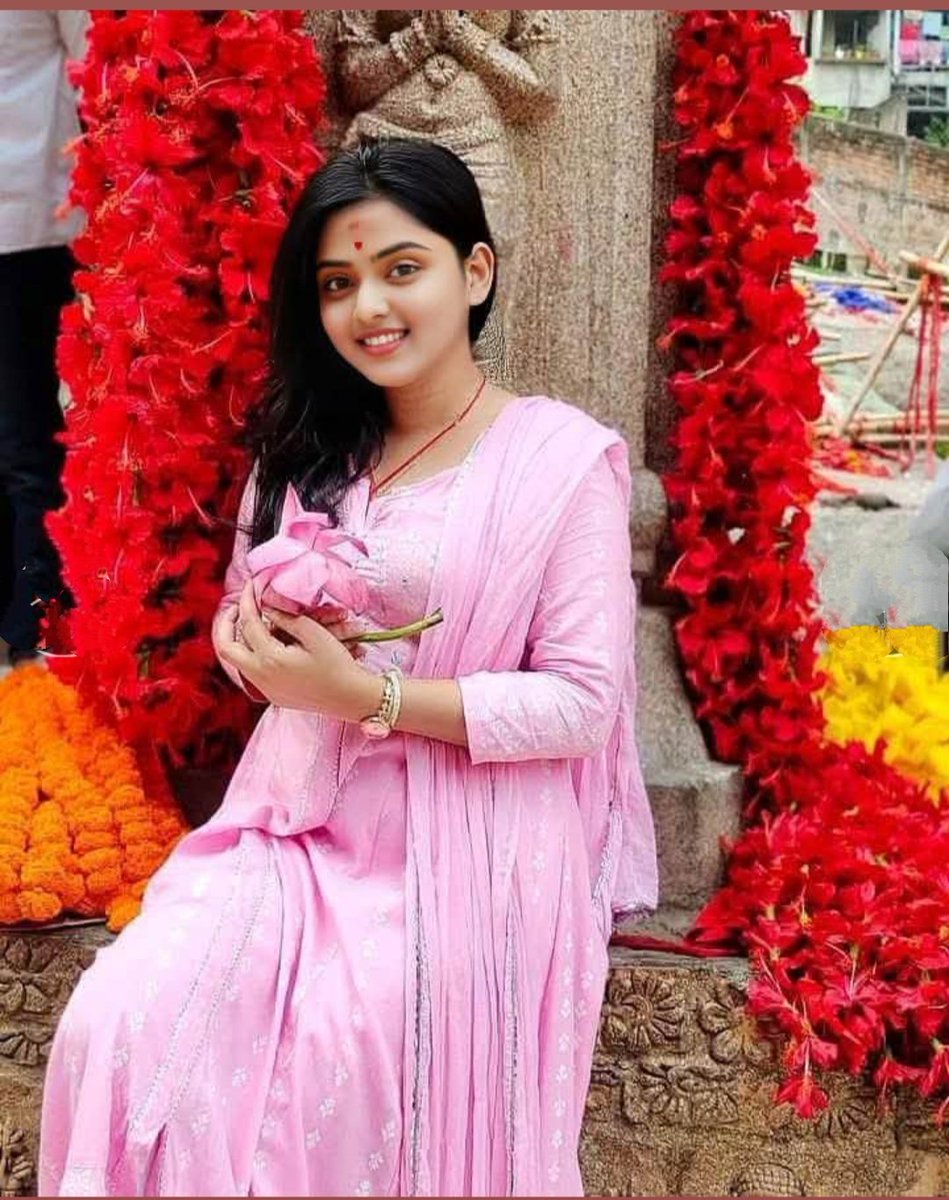 मैने सनातन धर्म अपने अब्बू और भाईजान की हवस का शिकार बनने से बचने के लिए अपनाया है || उन दोनों की मुझपर बुरी नज़र रहती थी हमेशा || एक बार आधी रात को भाई मेरे कमरे में घुस आया तो मैने शोर मचा दिया || उसके बाद मै अंदर से कुंडी लगाकर सोने लगी || इसके बाद मै सनातन धर्म अपना ली ||