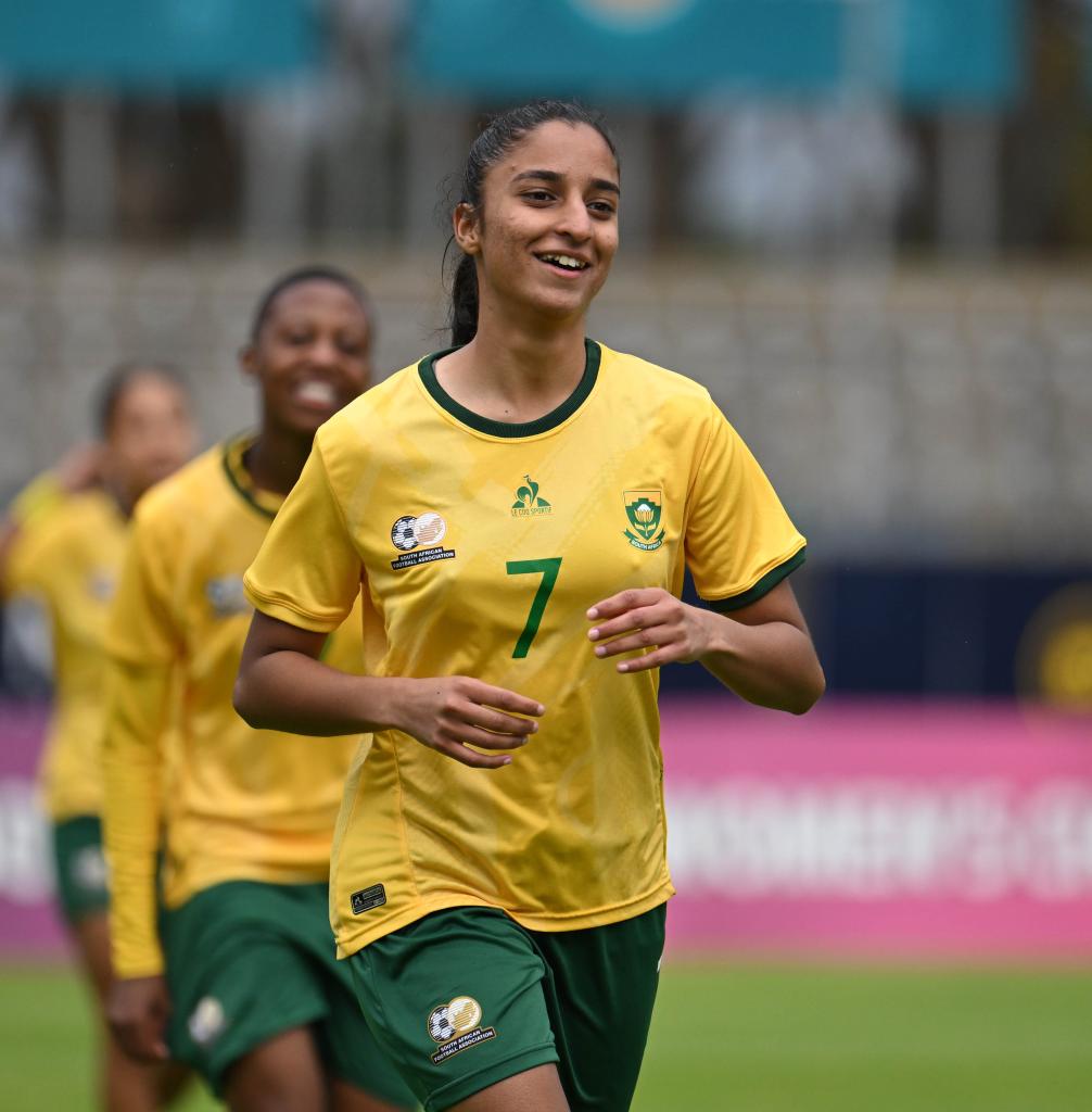 iDiskiTimes's tweet image. ๐๐ฅ๐๐๐๐๐ก๐ โผ๏ธ
Banyana Banyana duo Adrielle Mibe & Ayesha Moosa have signed international contracts.
Mibe has signed for the University of Arizona in the US while Moosa will join CD Argual in Spain.